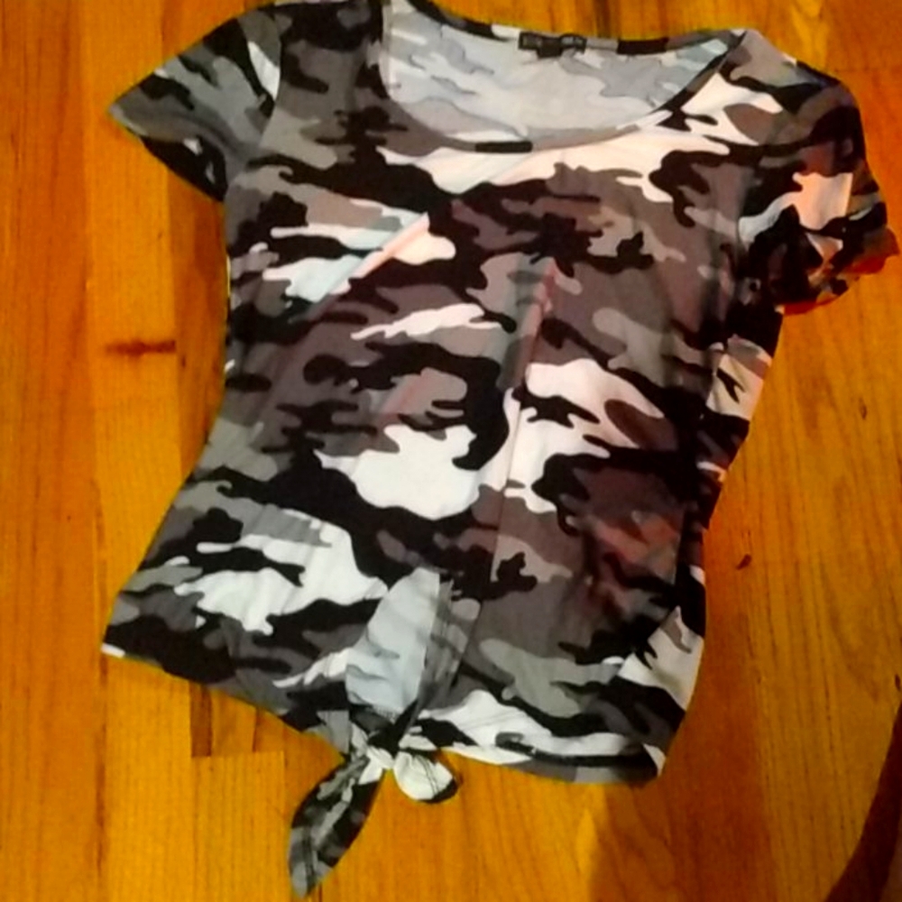 A black camouflage shirt with a tie (never used)